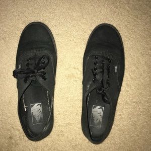Black Vans low top - Size 9 women’s / 7.5 men’s
